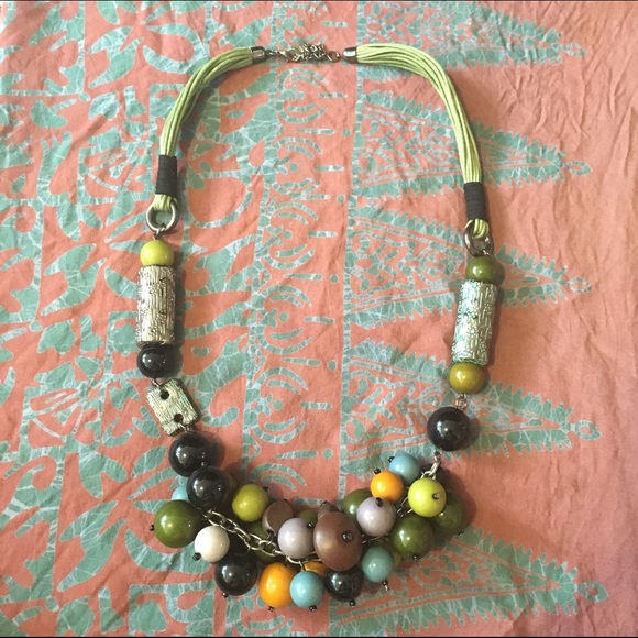 Beautiful green & black necklace. - Picture 1 of 1