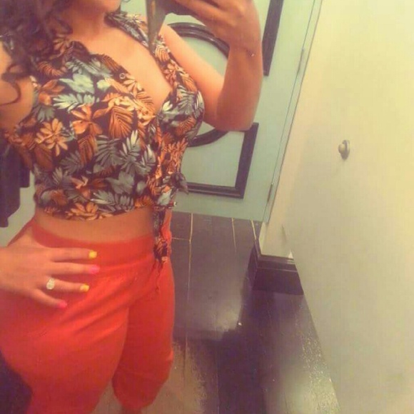 Top - Picture 2 of 2