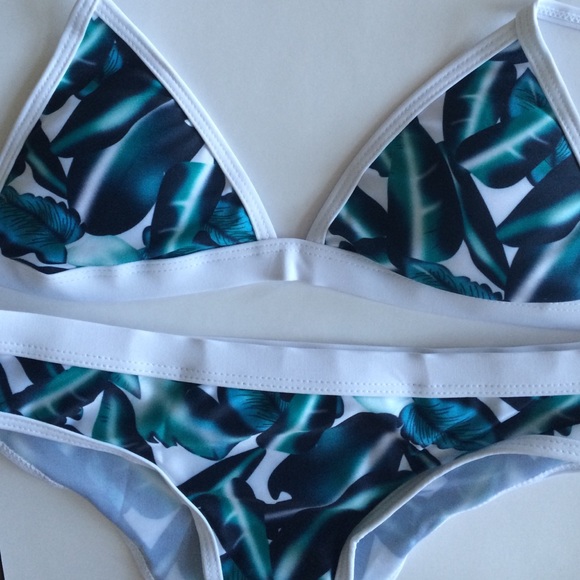 Leaf Pattern Bikini Set - Picture 4 of 4