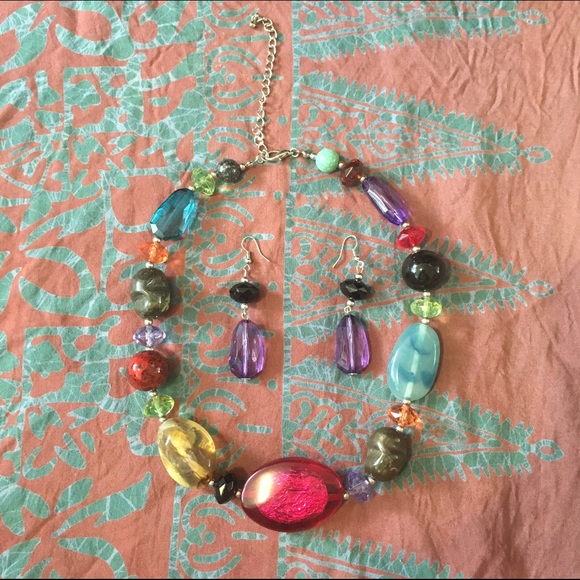 Multi color necklace and earrings set. - Picture 1 of 1