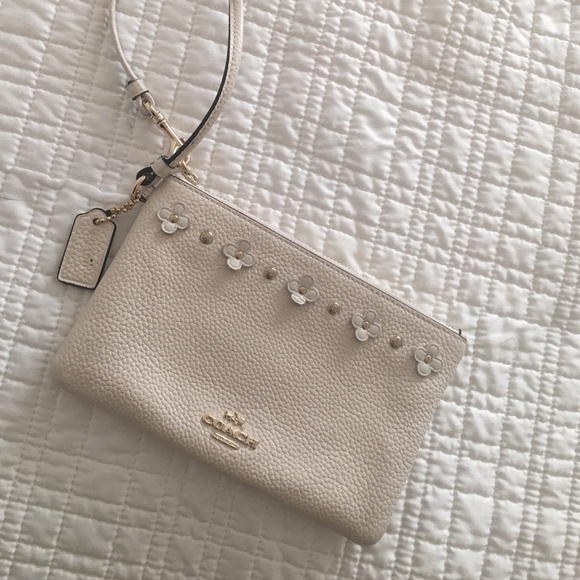❌❌❌❌traded❌❌Coach wristlet