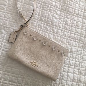 ❌❌❌❌traded❌❌Coach wristlet