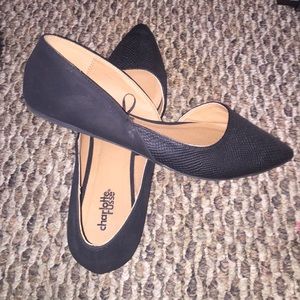 Black pointed toe flats