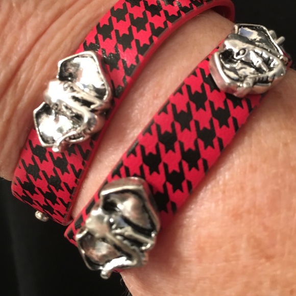 ALABAMA FANS Bracelet wraps around second time.