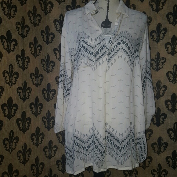 En Creme Tops - 🍒 Aztec blouse or cover-up