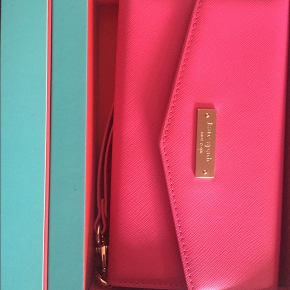kate spade new york - Saffiano Wristlet - Picture 3 of 6