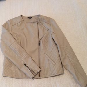 Light Taupe Jacket with pockets & quilted details!