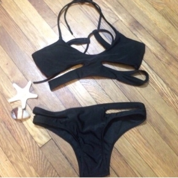 Black cut out bikini - Picture 2 of 3