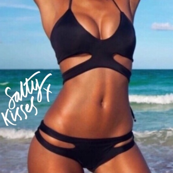 Black cut out bikini - Picture 1 of 3