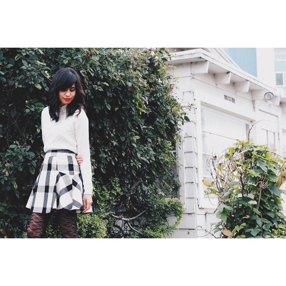 Meet your Posher, April - Picture 3 of 4