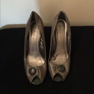 Grey peep toe madden girl shoes
