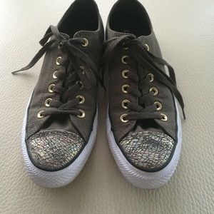 Converse sneakers size 71/2
