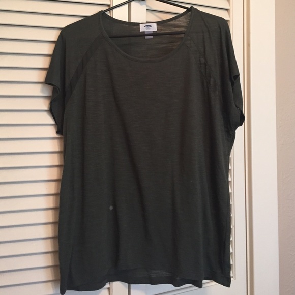 Old navy tee - Picture 1 of 3