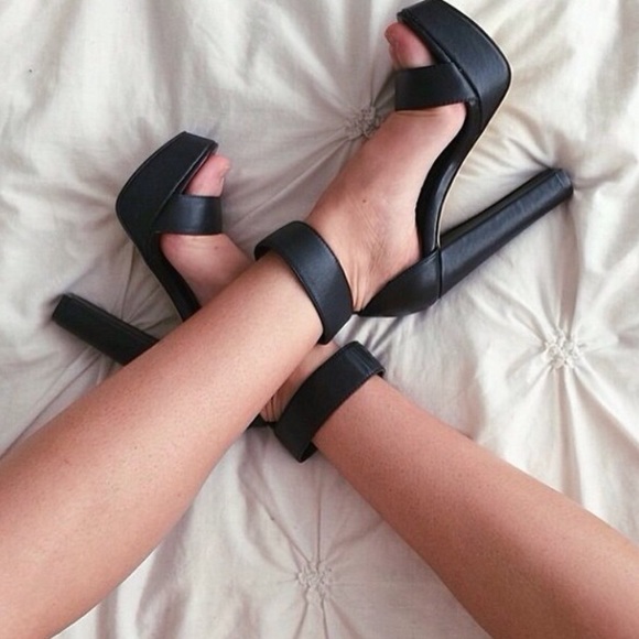 EUC | Ankle Strap Platform Heels