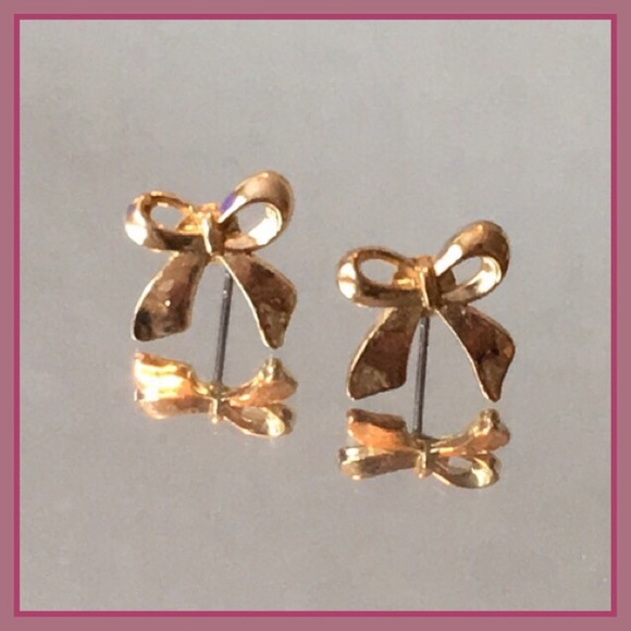 NEW Gold Bow Earrings