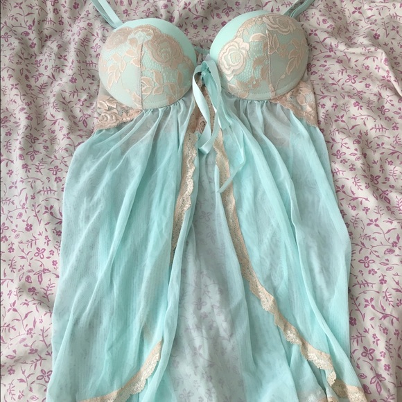 Jessica Simpson lingerie