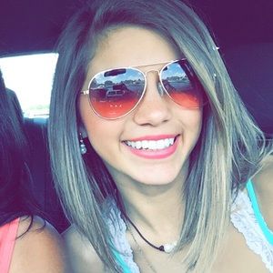 Meet your Posher, Julia