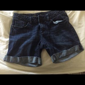 LC mid thigh shorts