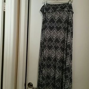 Navy blue & white LuLaRoe maxi skirt