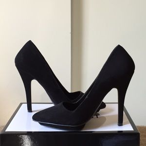 NWOT // Platform Pointed Toe Pumps
