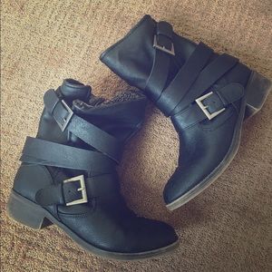 Black motorcycle boots