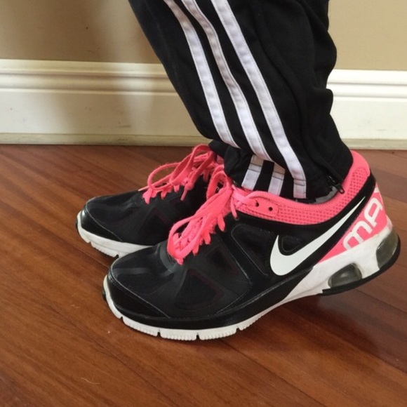 Nike Shoes - Nike Air Max size 9