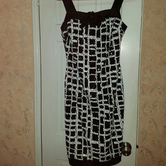 Nicole Bakti sequence white and black dress
