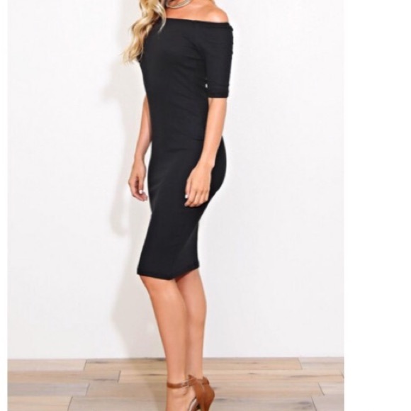 ✨LAST ONE✨ Black off the shoulder midi dress - Picture 2 of 3