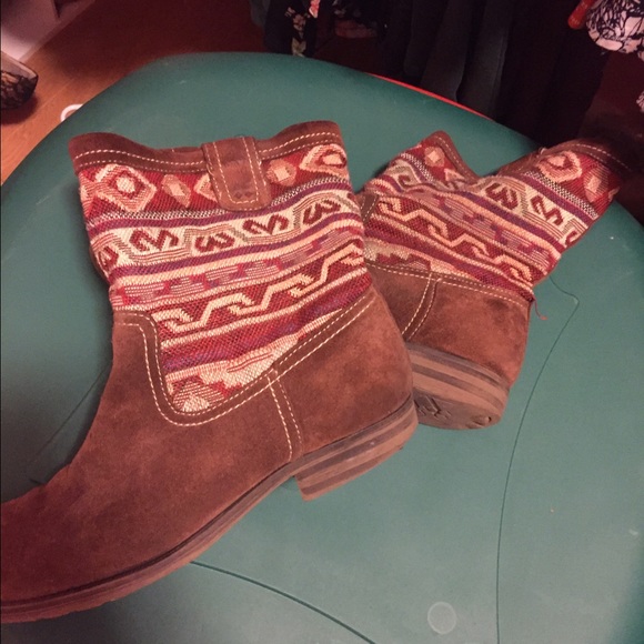 ISO naturalizer Aztec boots size 8-8.5