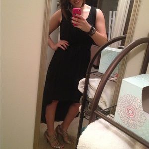 -SOLD LOCALLY-Super flattering LBD!