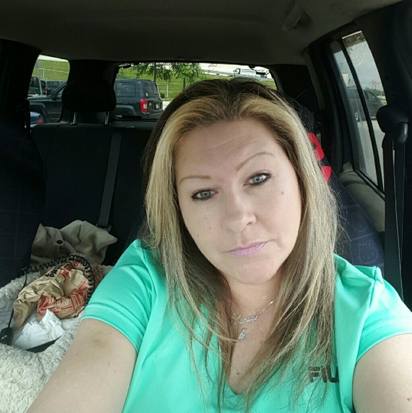 Meet your Posher, Karen - Picture 2 of 2