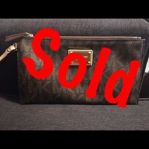SOLD ! Michael Kors Signature Large Zip Clutch