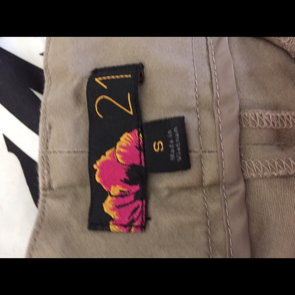 Shorts - Picture 3 of 4