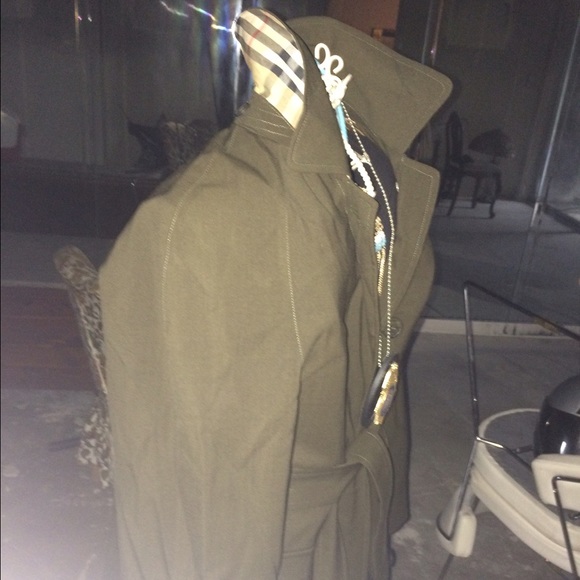 Hunter Green Burberry Rain Jacket - Picture 4 of 4