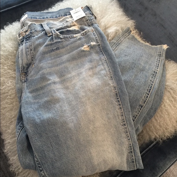 HOLLISTER PALE BLUE WASH BOYFRIEND JEANS