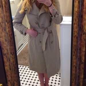 MORE DETAIL Burberry rain jacket