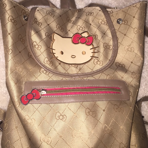 Hello kitty backpack 😍😍😍