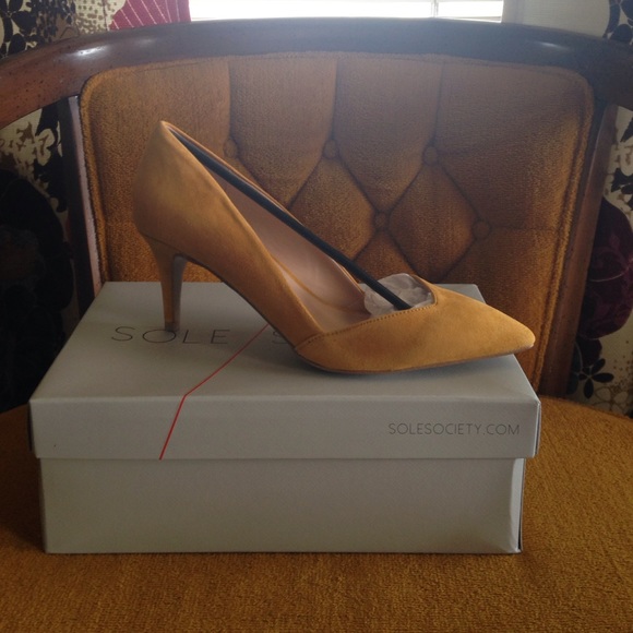 Sole Society mustard pumps