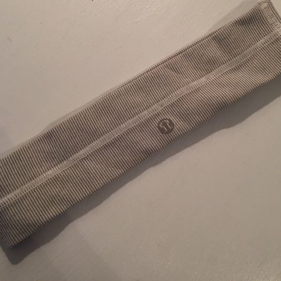 Lululemon headband, great condition!