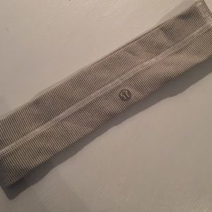 Lululemon headband, great condition!