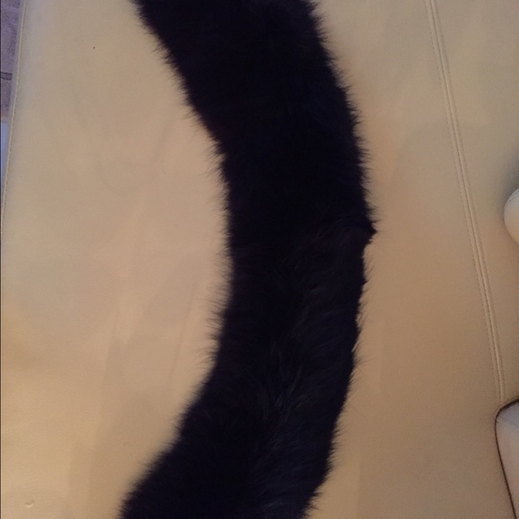 New geniune black fox color measures 26' around neck!