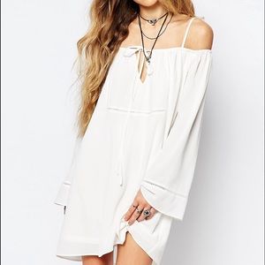 [NWT] Glamorous Cream Cold Shoulder Dress