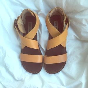 ✨Steve Madden Biscayne Strappy Cognac Sandals✨