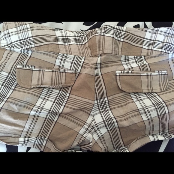 Shorts - Picture 3 of 3