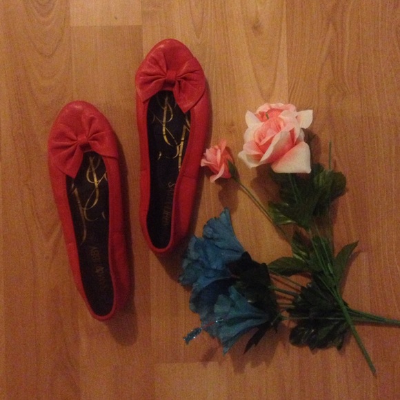 🎈sale 🎈ADORABLE red leather bow flats