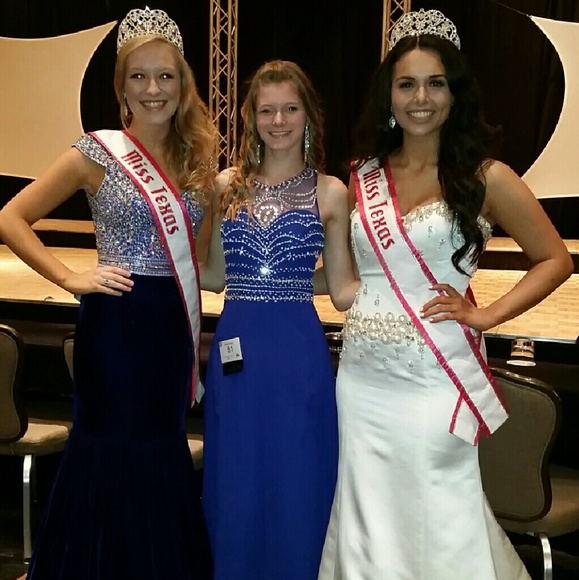 Long blue prom dress