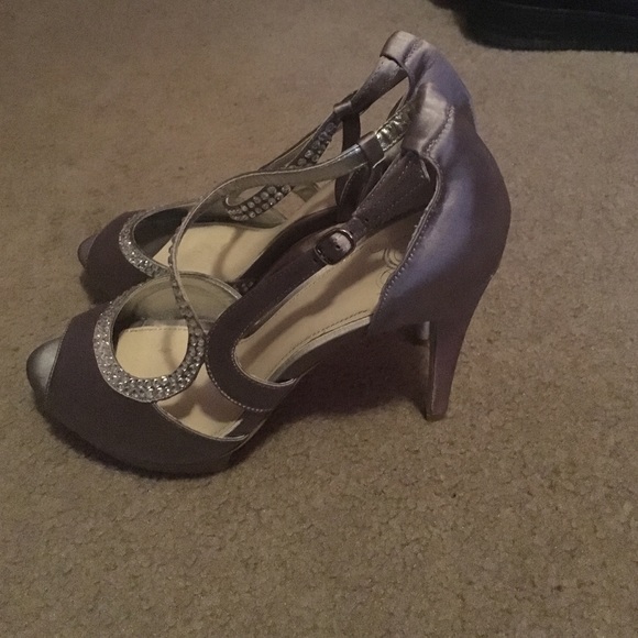 Heels - Picture 2 of 4