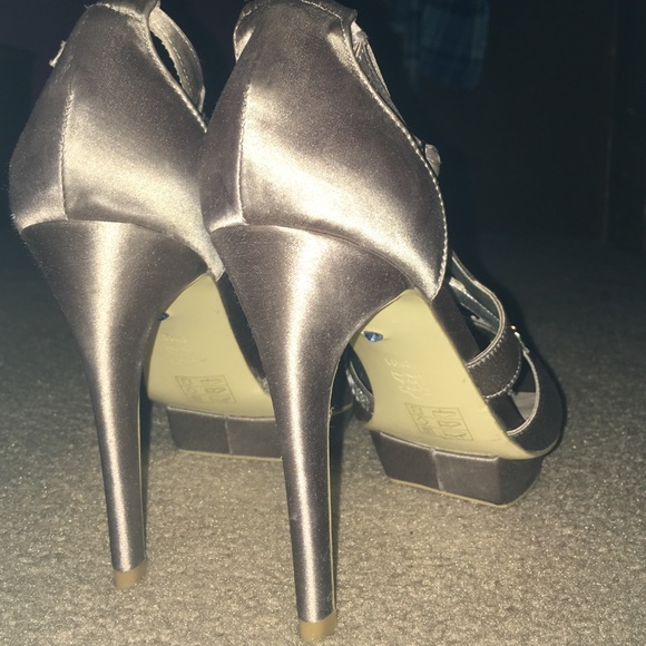 Heels - Picture 3 of 4