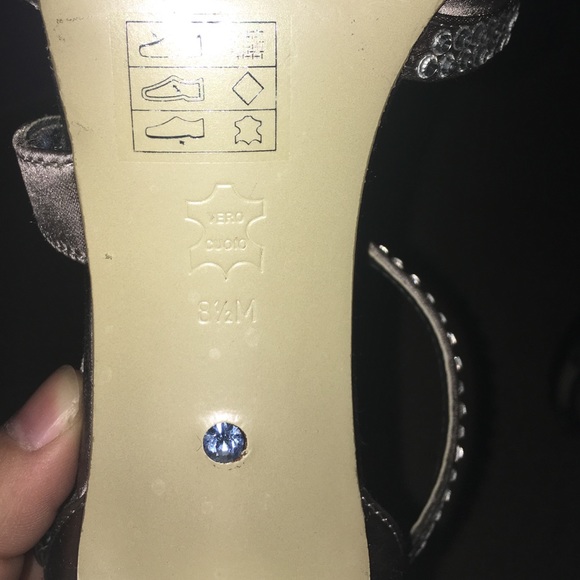 Heels - Picture 4 of 4