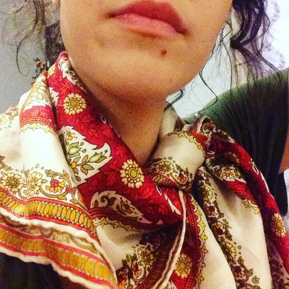 ⭐️Beautiful silk scarf⭐️